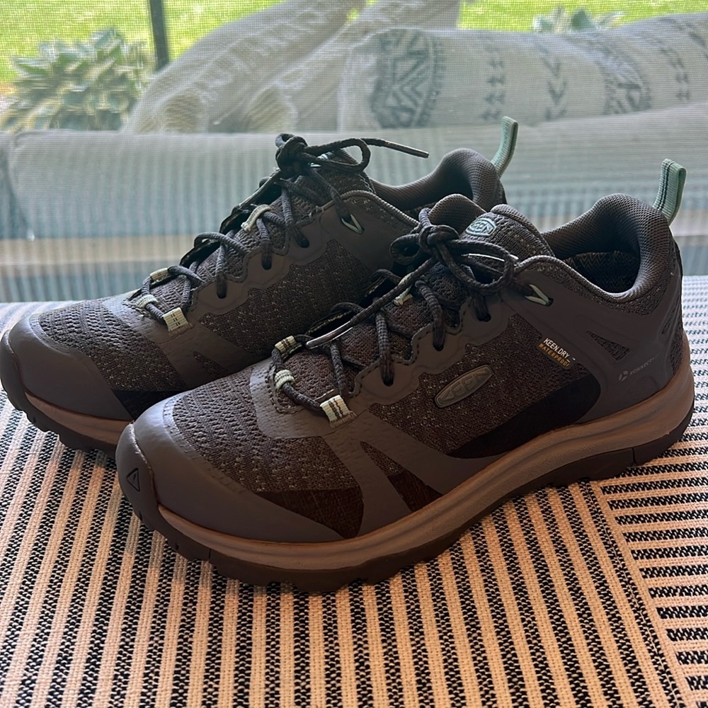 Worn once Keen Terradora 2 Hiking shoe.